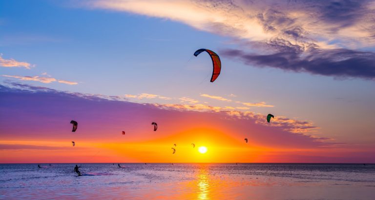 The Best Places to Learn Kitesurf Around the World